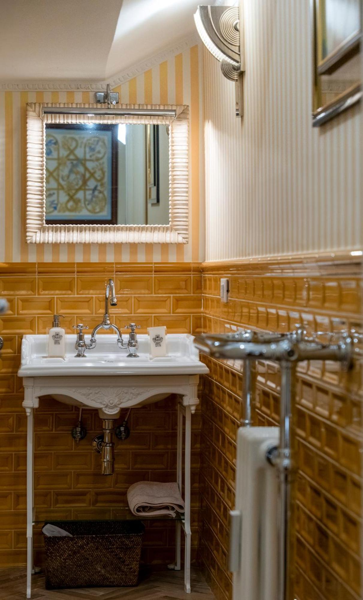 Hotel Regal House Roma Capucci 6 Zewnętrze zdjęcie